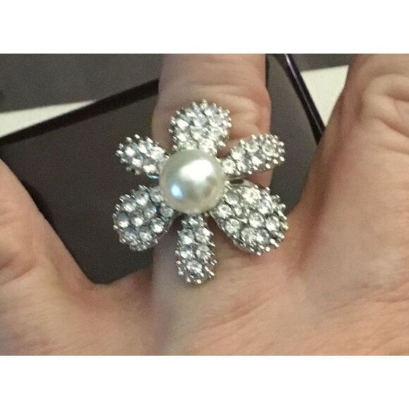 New Elegant Faux Pearl & Rhinestone Ring - Picture 3 of 3